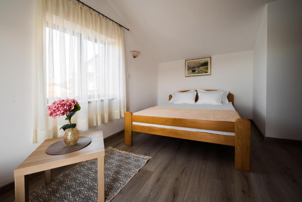 Apartments Ponta Krasici Τίβατ Εξωτερικό φωτογραφία