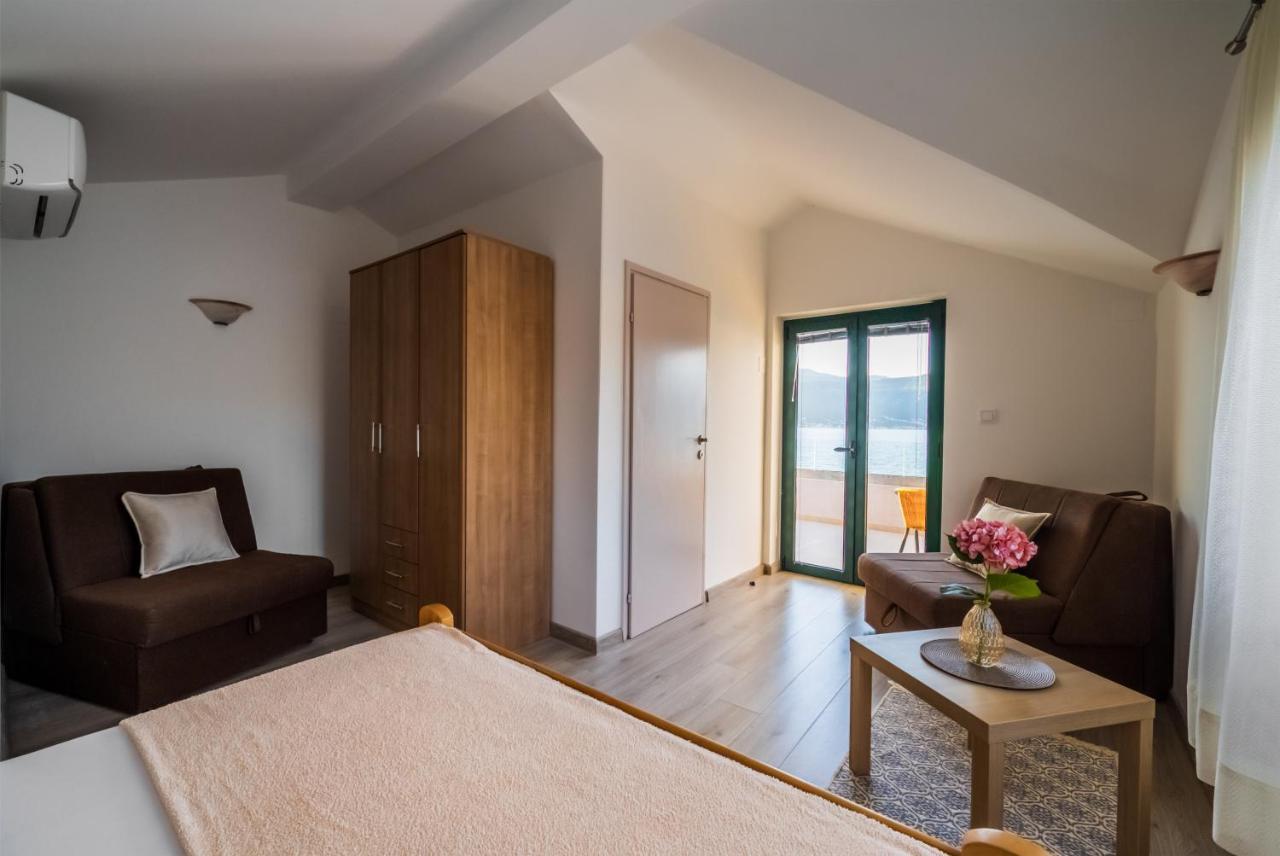 Apartments Ponta Krasici Τίβατ Εξωτερικό φωτογραφία