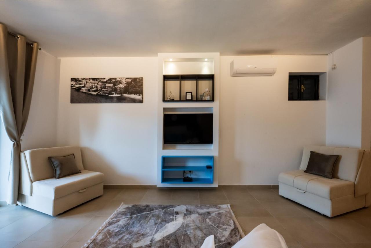Apartments Ponta Krasici Τίβατ Εξωτερικό φωτογραφία